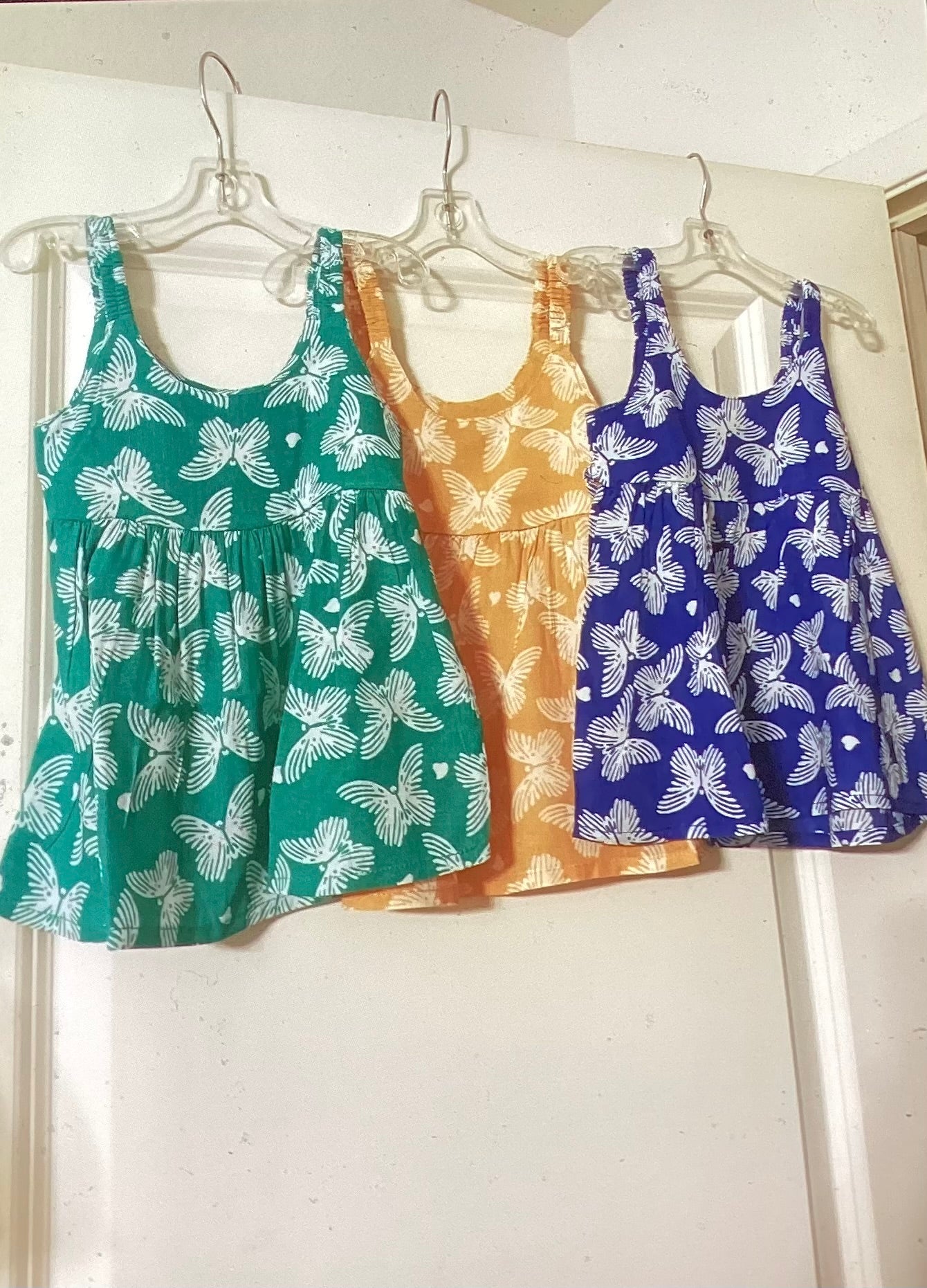 Little girls sleeveless dresses sizes 3,6,12 months