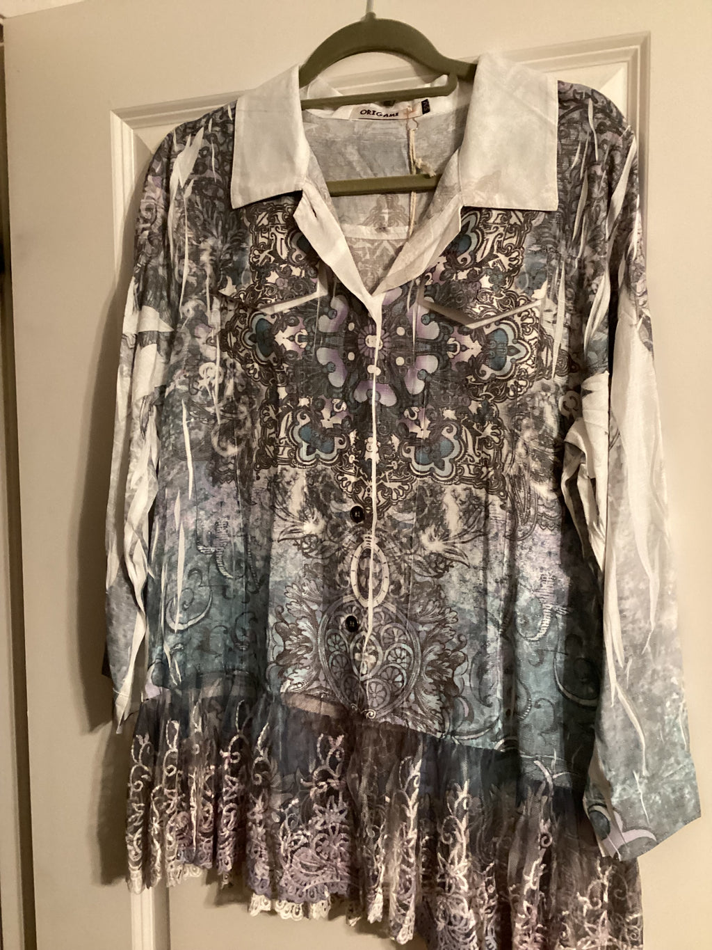 Origami blue geometric hi-lo blouse with lace bottom