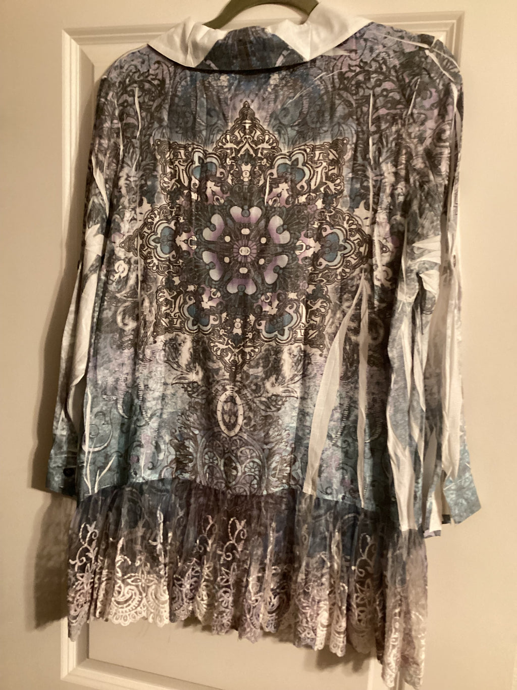 Origami blue geometric hi-lo blouse with lace bottom