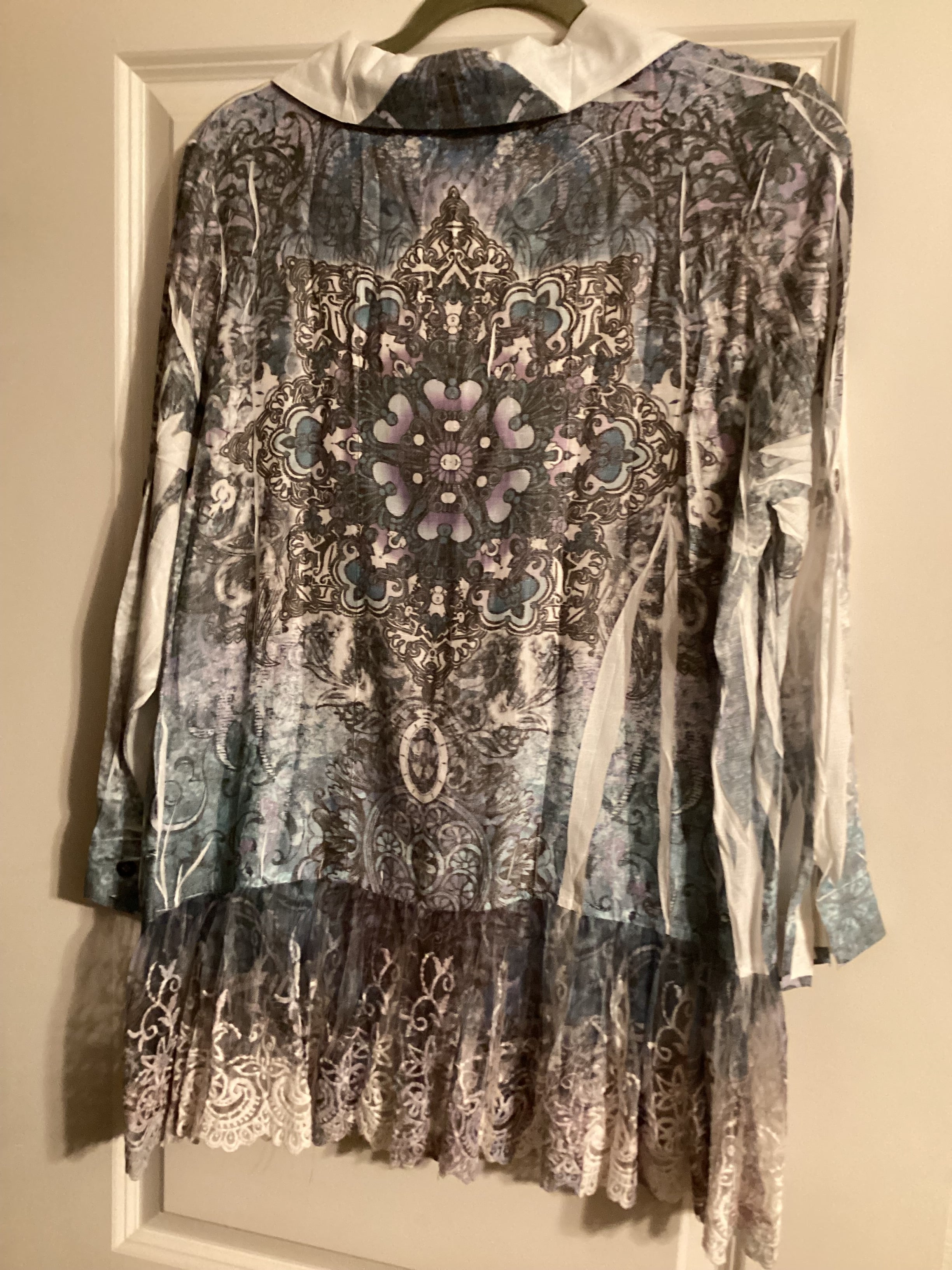 Origami blue geometric hi-lo blouse with lace bottom