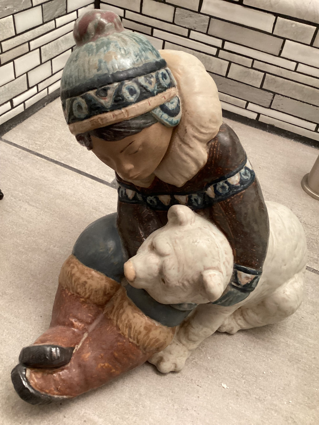 Llardo Eskimo and bear 1978 statue