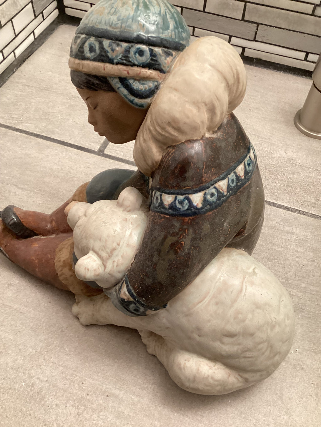Llardo Eskimo and bear 1978 statue
