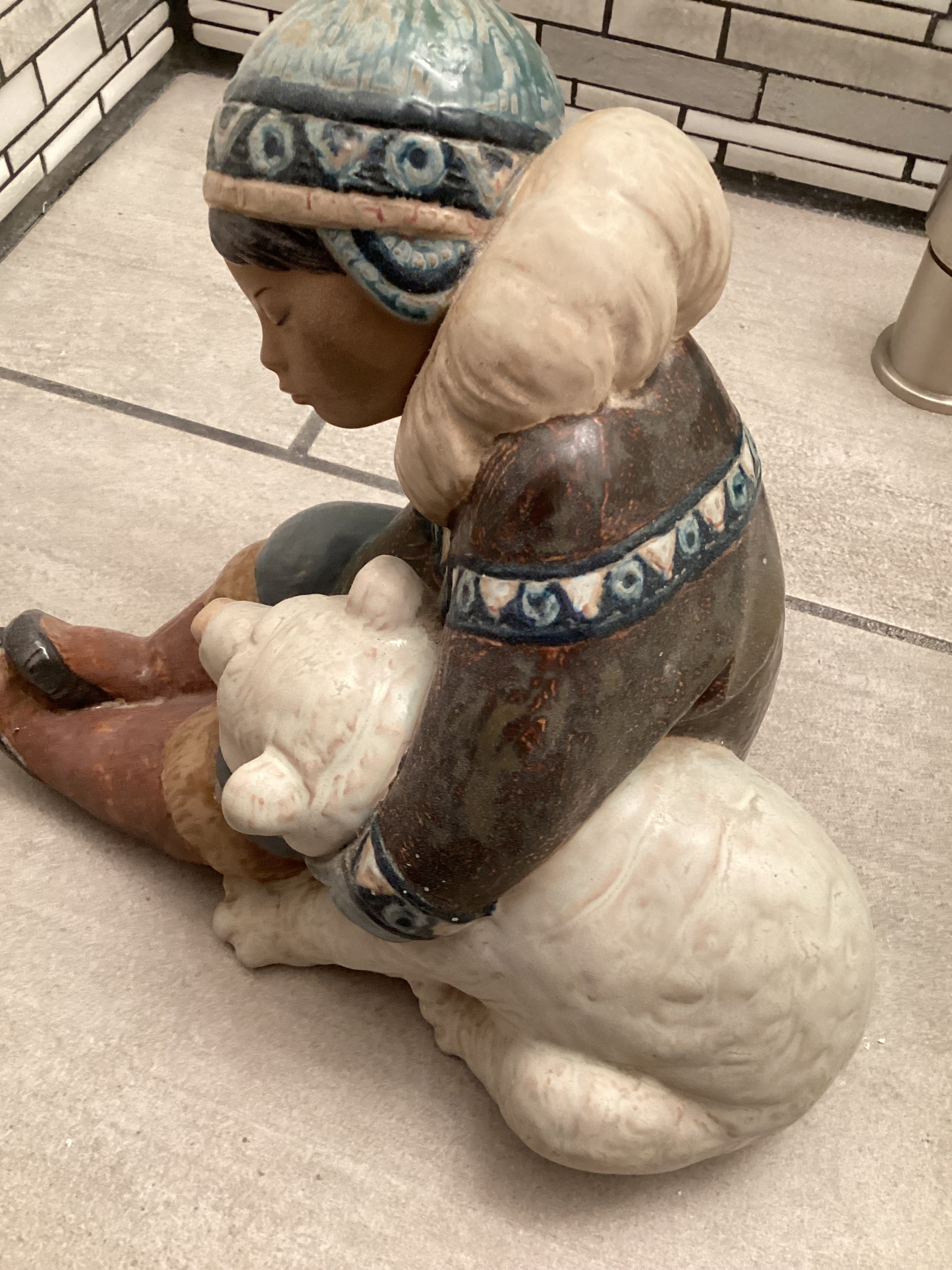Llardo Eskimo and bear 1978 statue