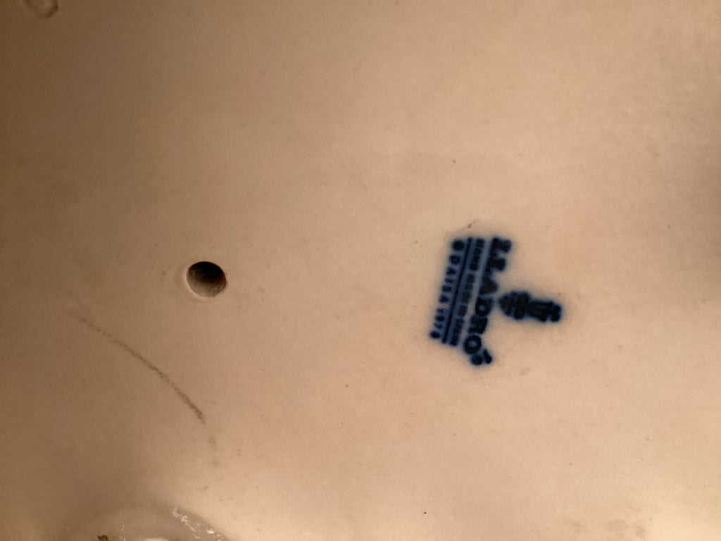 Llardo Eskimo and bear 1978 statue