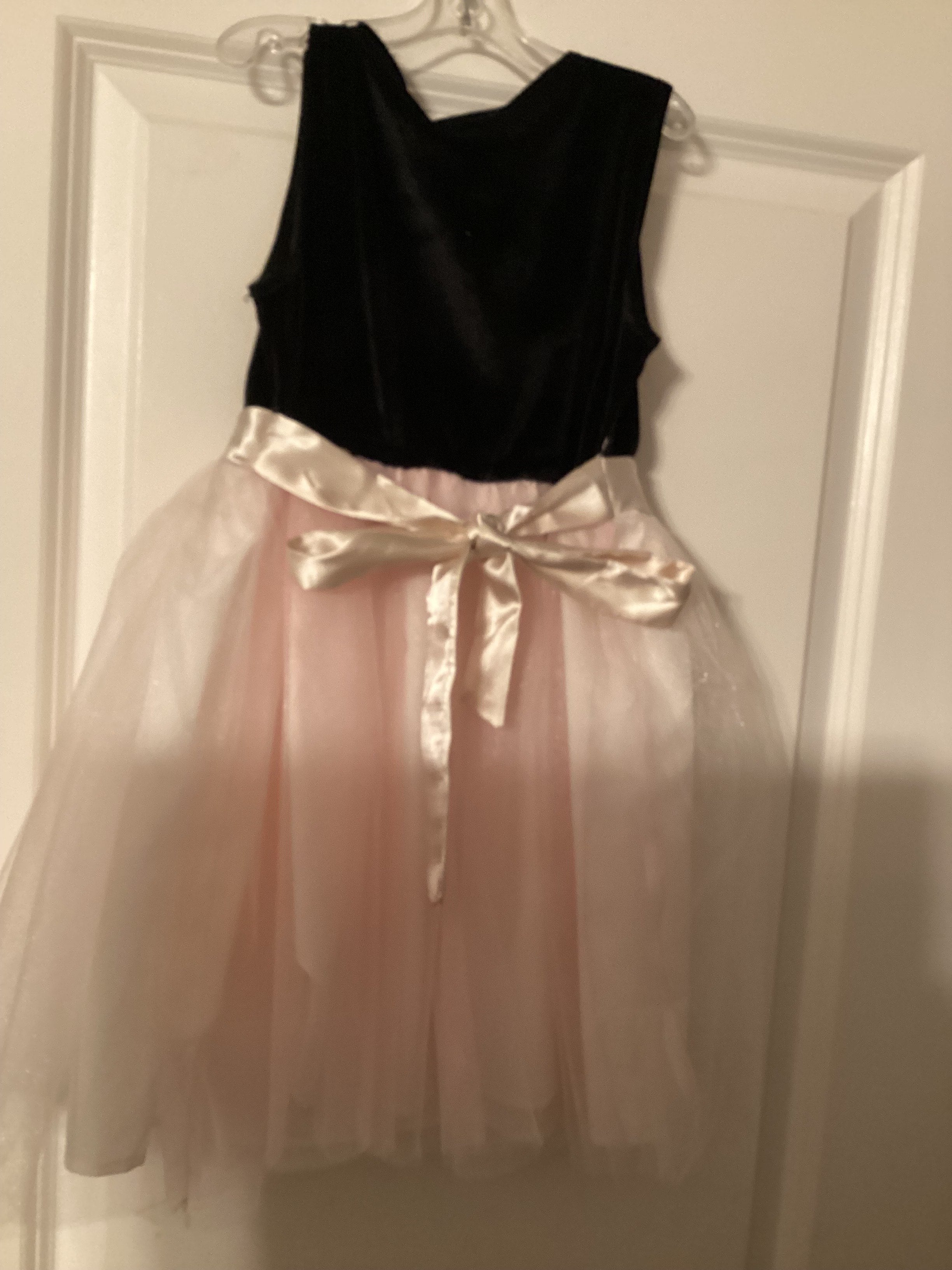 Pretty as a PIcture Little Girls Princess Dress Sizes 4 & 5